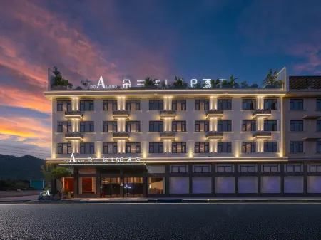 Dulanda LAB Hotel (Hengdian World Studios Branch) Отели рядом с достопримечательностью «Palace of Ming and Qing Dynasties Scenic Area»