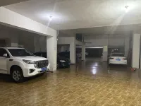 Leibo Shidai Hotel - parking