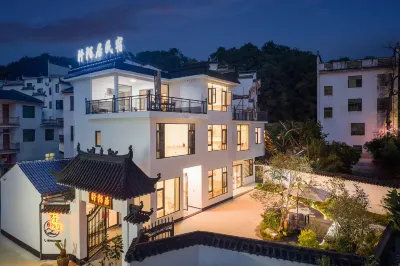 婺源阡陌居·花園藝術空間設計師民宿 婺女洲度假區-五顯堂附近的飯店