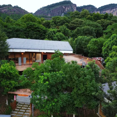 Qingyan Retreat | Streamside Zen Cabin (Longhu Mountain)