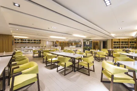 Atour Hotel (Chengdu consulates area) Отели рядом с достопримечательностью «Xishu Langqiao Ancient Town»