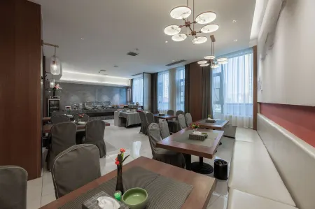 Jinyu Hotel Отели рядом с достопримечательностью «Dushan Forest Park»