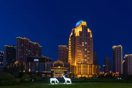 Regal Kangbo Hotel Отели рядом с достопримечательностью «Dezhou Botanical Garden»
