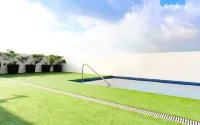 Privato Makati - piscina