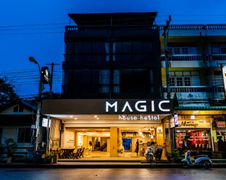 เมจิก เฮ้าส์ โฮสเทล โรงแรมในชะอำ