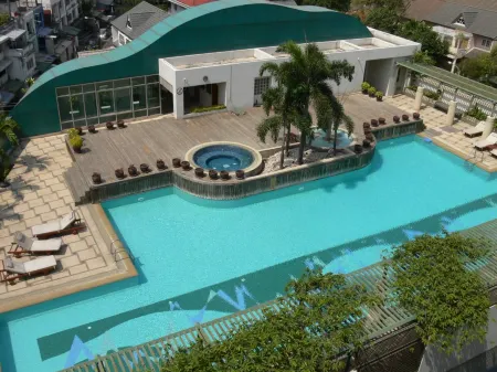 Ravipha Residences Отели рядом с достопримечательностью «Wat Suan Mokkh»