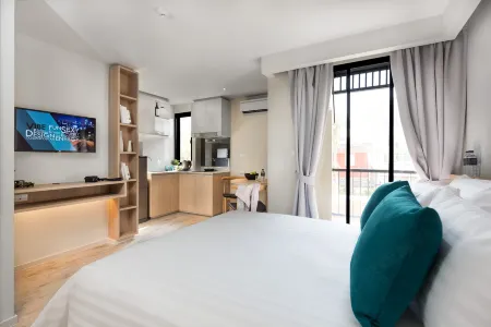 Cross Vibe Bangkok Sukhumvit