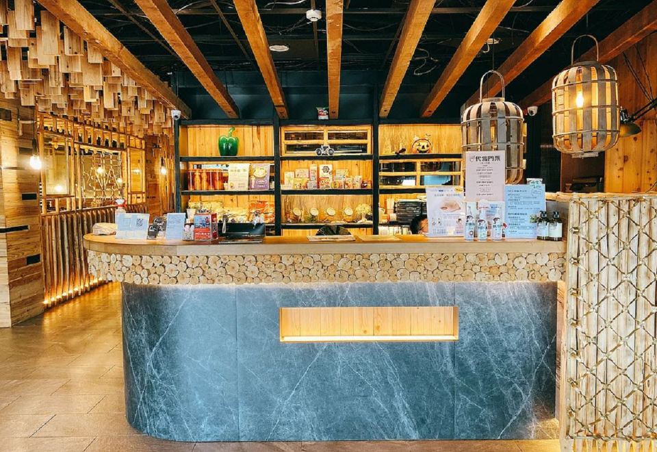 마운틴트래블러 주변의 자연 경관