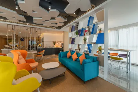 Holiday Inn Express Linyi North New District Отели рядом с достопримечательностью «Linyi University Foreign Language School»