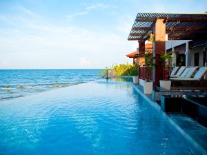 Sea Front Pool Villas by the Sarann