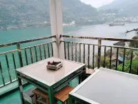 Yichang Linjianglou Boutique Homestay - إقامة ريفية