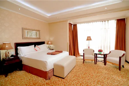 Capital Hotel and Spa Отели рядом с достопримечательностью «Собор Святой Троицы»