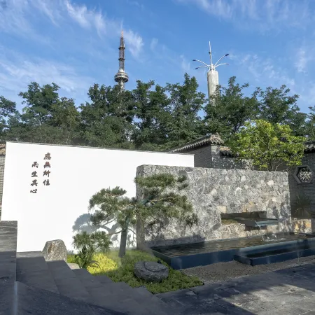 Floral Hotel·Zen Inn Yunben Courtyard (Weihai Huancuilou Park Branch)