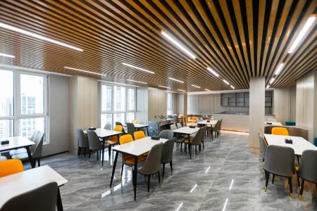 Fuji International Hotel (Ji 'nan West Railway Station International Exhibition Center Branch) Отели рядом со станцией Ji'nan West Railway Station