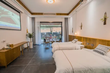 Haisenyan Homestay, Lushan West Отели рядом с достопримечательностью «Zhelin Lake Peach Blossom Creek Rafting Scenic Area»