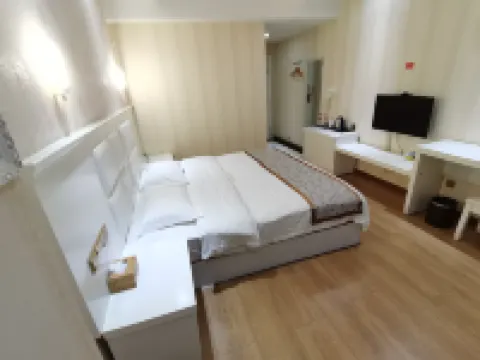 Linshuo Holiday Hotel