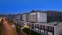 World Hotel (Jinan Jing Shi East Road Rong Chuang Cultural and Tourism City) Hotels near Shandong Youth University of Political Science
