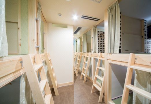 나고야역 주변의 번화한 거리 모습