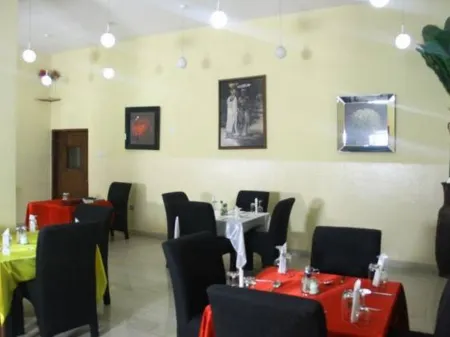 Titie Hotel Отели рядом с достопримечательностью «Ejimax Store»