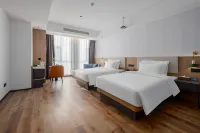 Yilong Wanguo Hotel (Jinan Railway Station North Square K88 Famous Spring Square)