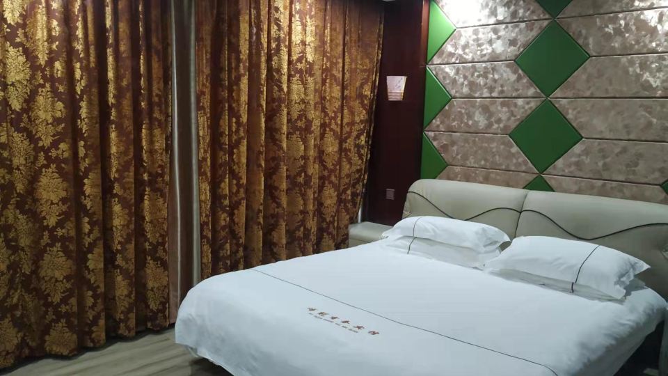 Yiwu boguan business hotel