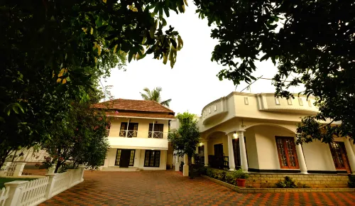Vaiga Homes - Vembanadu Lakeview Retreat