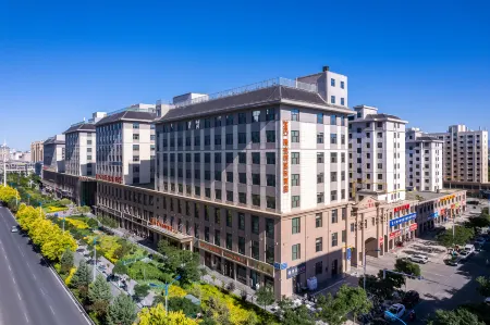 Vienna International Hotel Отели рядом с достопримечательностью «Jiumo Luoshisi»