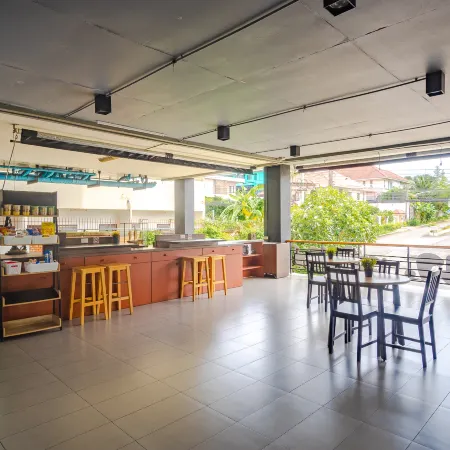 AJ Residence Отели рядом с достопримечательностью «Автобусный вокзал Phuket – Терминал 2»