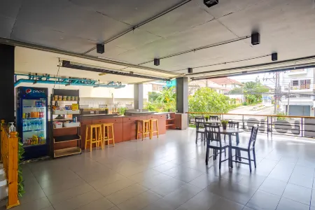 AJ Residence Отели рядом с достопримечательностью «VR COMPUTER PHUKET»