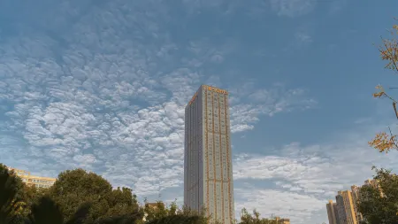 Xiangjiang Mandarin Hotel (Ganzhou Vientiane City Central Park) Отели рядом с достопримечательностью «Jiangxi University of Science and Technology Applied Science College»