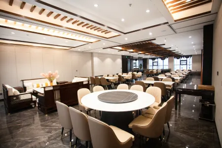 Zhangye Shangjing Holiday Hotel Отели рядом с достопримечательностью «Xilaisi»