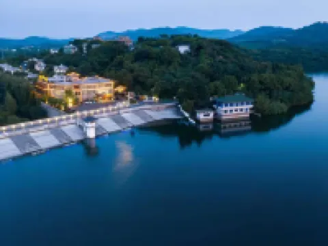 โรงแรมบ่อน้ำพุร้อนทะเลสาบเทียนมู่ คาบสมุทรหยู่หู โรงแรมใกล้พื้นที่ชมวิวทะเลสาปเทียนมุ