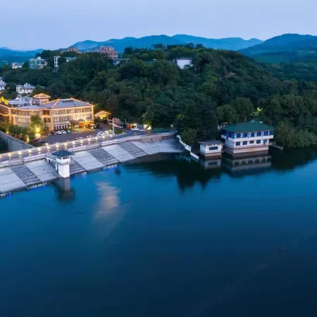 Tianmu Lake Yuhu Peninsula Hot Spring Hotel