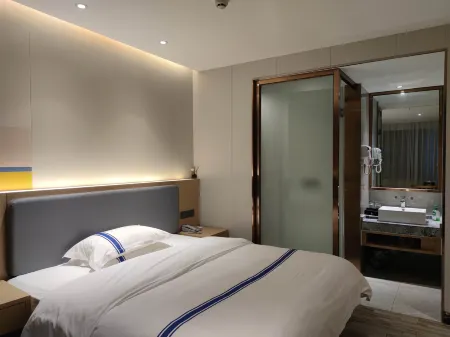 Fuchuan Huaman Hotel