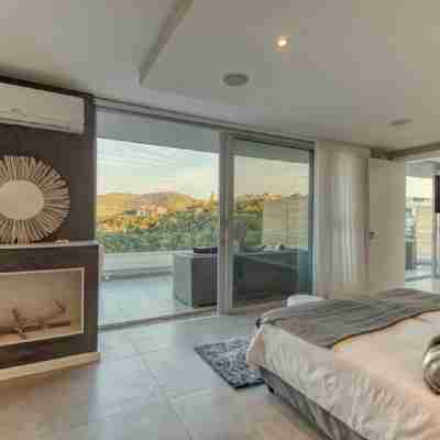 Crown on the Heads Rooms