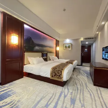 Donglan Dongsheng International Grand Hotel (Wei Baqun Memorial Hall Cultural Square)