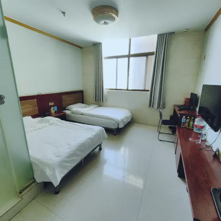 Fengqiu Xunjie Business Hotel