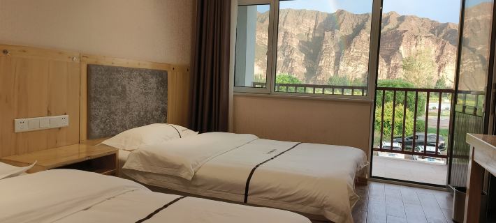 Heyue Hotel Hotels in Linze County