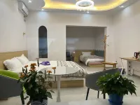 Huocheng Huangyin Homestay (Jiayou Princess Lavender Farm) - parking