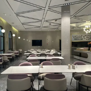 Chongqing Shapingba High-Speed Railway Station  Three Gorges Square Enji M Hotel Отели рядом с достопримечательностью «CPC Chongqing Shapingba District Committee Party School»