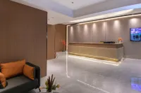 泊遇時光影院美宿(潮汕高鐵站店) 潮汕站附近的飯店