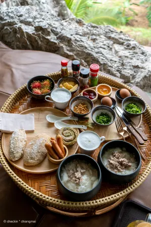 Rock Onsen Отели рядом с достопримечательностью «Wat PA Ngio»