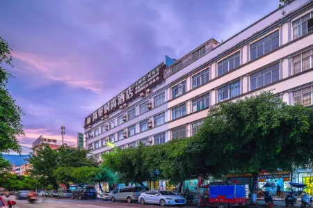 Gui Ping Shangbao Fashion Hotel Отели рядом с достопримечательностью «Guiping East Tower»