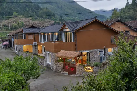 Qingjingju Отели рядом с достопримечательностью «Donglongcun»