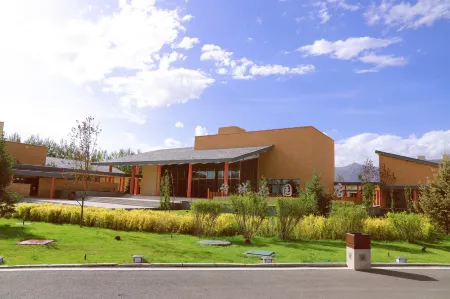 Delingha Shicheng Garden Hotel Отели рядом с достопримечательностью «Qinghai Chaidamu Vocational and Technical College»