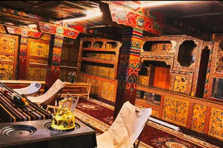 Litang Xuntang Courtyard