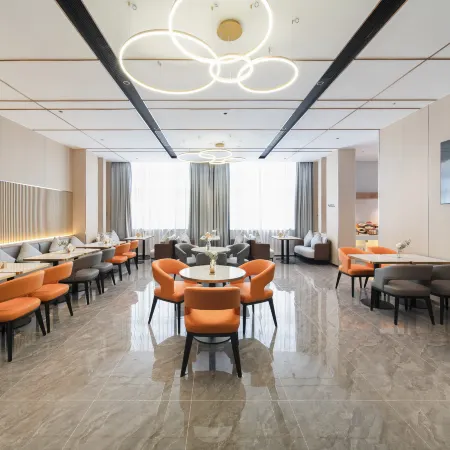 Poltton International Apartment (Zhanjiang Wuchuan New World Plaza Branch)