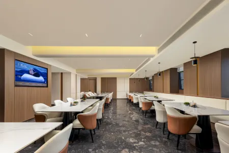 ATOUR Hotel, Qinglong West Road, Ningguo Fortune Center Отели в г. Нингуо