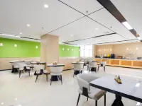 Lichun Platinum Hotel (White Goose Lake Art Center, Fangcun Subway Station, Guangzhou Hotels near Fangcun Metro Station