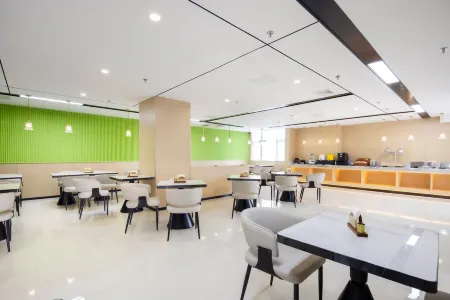 Licheng Borui Hotel (Guangzhou Fangcun District) Отели рядом с достопримечательностью «Bai'etan River View»